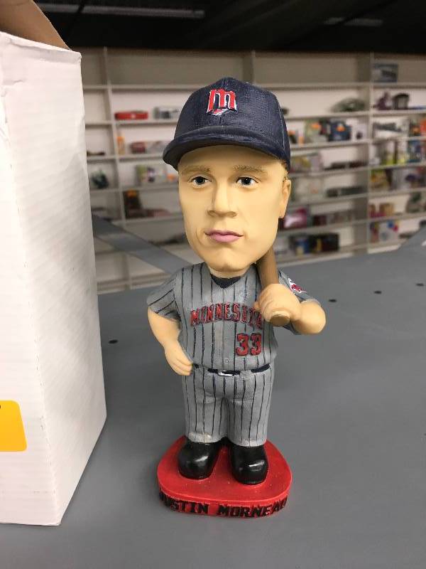 lot 480 image: Justin Morneau Bobble Head