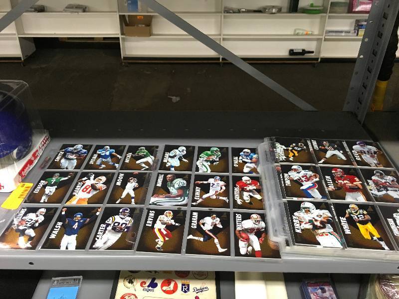 lot 484 image: 1995 Pinnacle Zenith Edition NFL Card Album