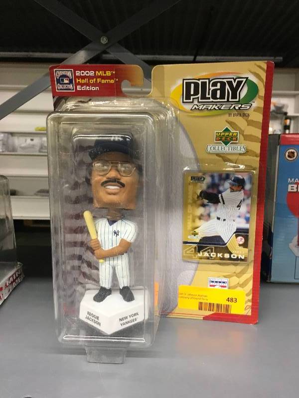 lot 483 image: Upper Deck Play Makers Reggie Jackson Bobble Head