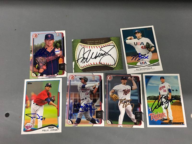 lot 494 image: Autographed Minnesota Twins Cards