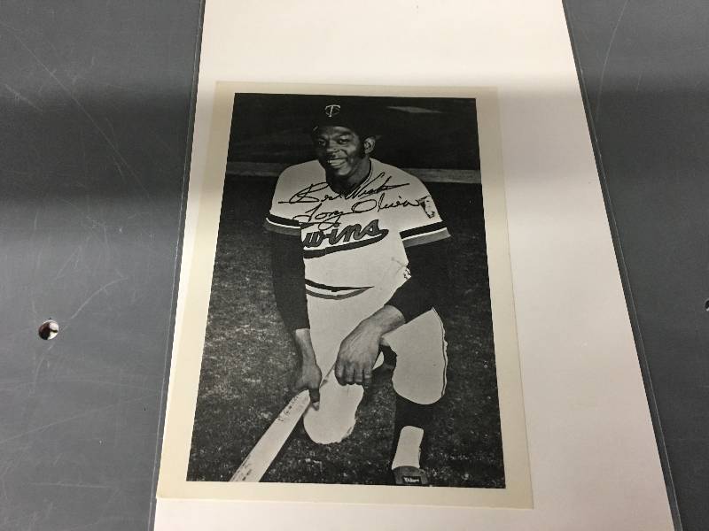 lot 505 image: Autographed Tony Oliva Photograph
