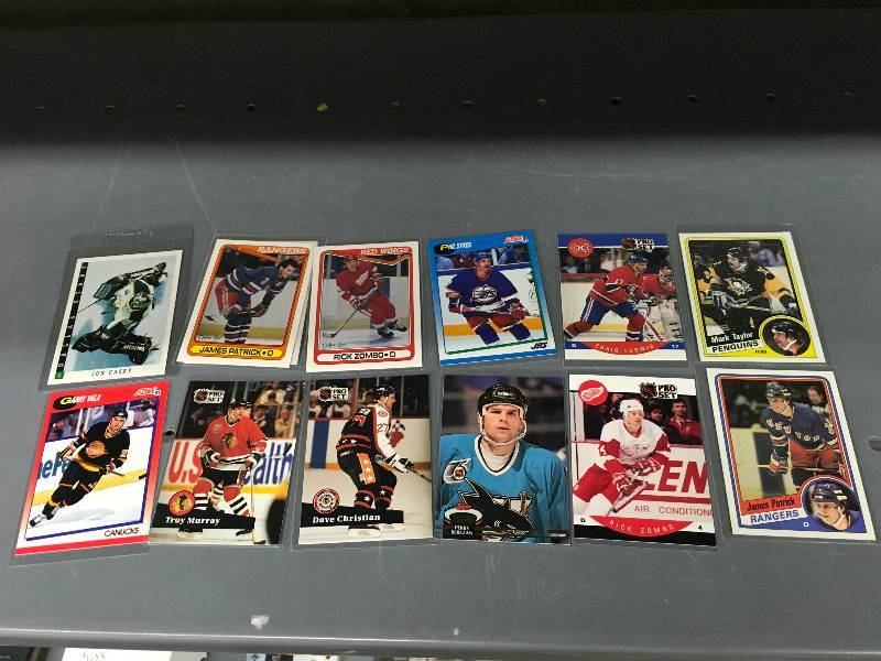 lot 514 image: UND Alumni Hockey Cards