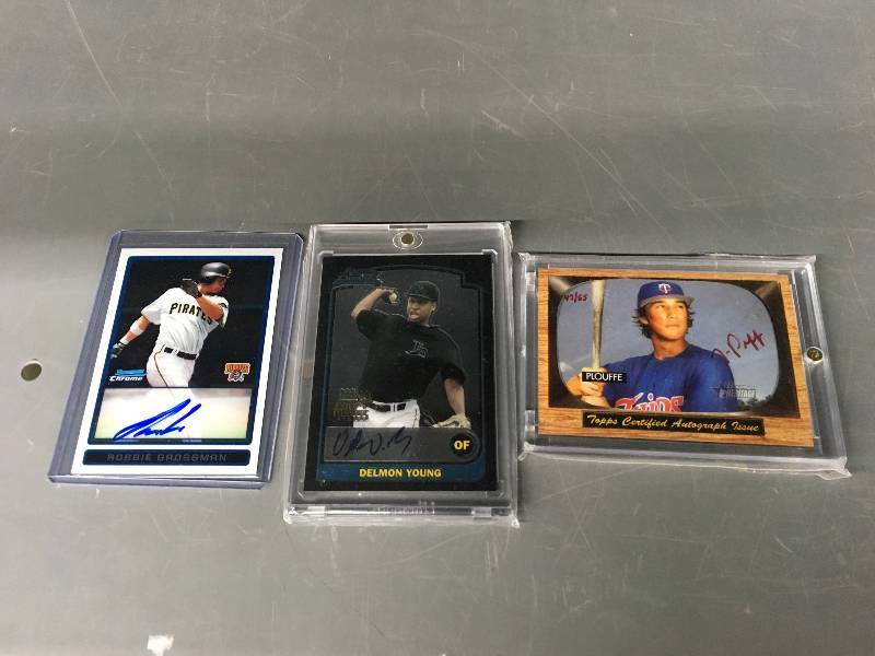 lot 516 image: Three Autographed Minnesota Twins Cards