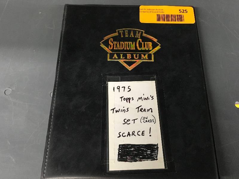 lot 525 image: 1975 Topps Minis Twins Team Set Album