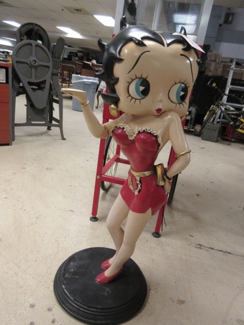 lot 601 image: 3 FOOT BETTY BOOP STATUETTE