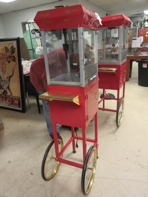 lot 604 image: GREAT NORTHERN POPCORN MACHINE