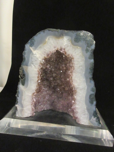 lot 624 image: AMETHYST GEODE ON LUCITE STAND