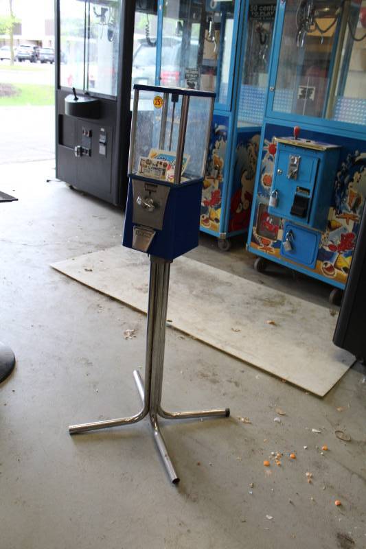 Oak Single-Head $.25 Bulk Candy Dispenser