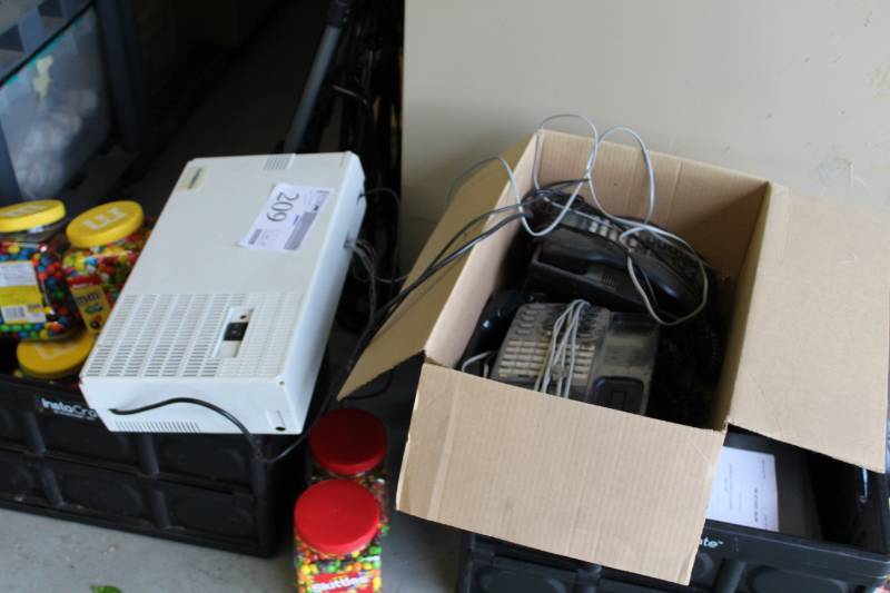 Comdial DX-80 Digital Executive Telephone System with 4 Phone Sets