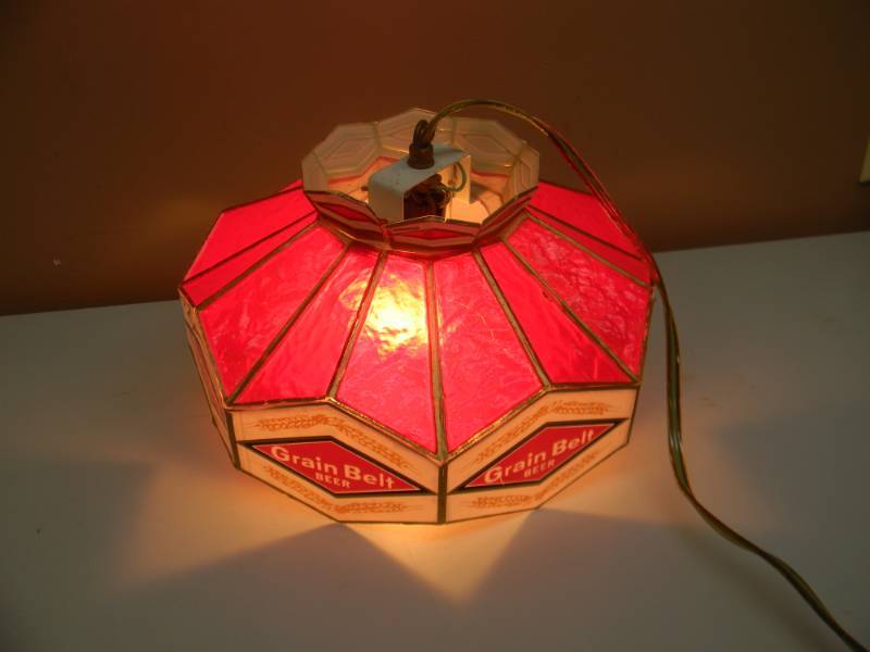 lot 4 image: VINTAGE GRAIN BELT BEER 10 TIFFANY STYLE HANGING LIGHT - WORKS - SEE PICTURES