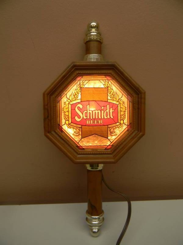 lot 8 image: VINTAGE 1960-70s SCHMIDT BEER COACH LAMP LIGHT UP SIGN - WORKS NICE - SEE PICTURES