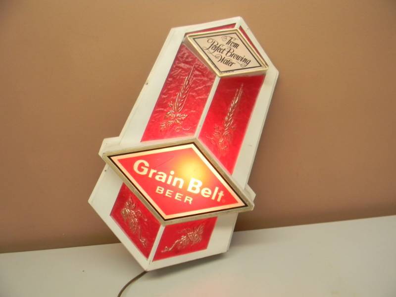 lot 12 image: VINTAGE 1976 GRAIN BELT BEER FROM PERFECT BREWING WATER LIGHT SIGN - WORKS - AWESOME MAN CAVE PIECE - APPROX 15 BY 23 - SEE PICTURES