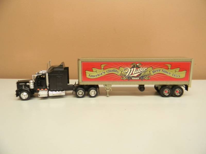 lot 30 image: Miller Brewing Beer Semi & Trailer - Franklin Mint - 143 Limited Edition - SEE PICTURES