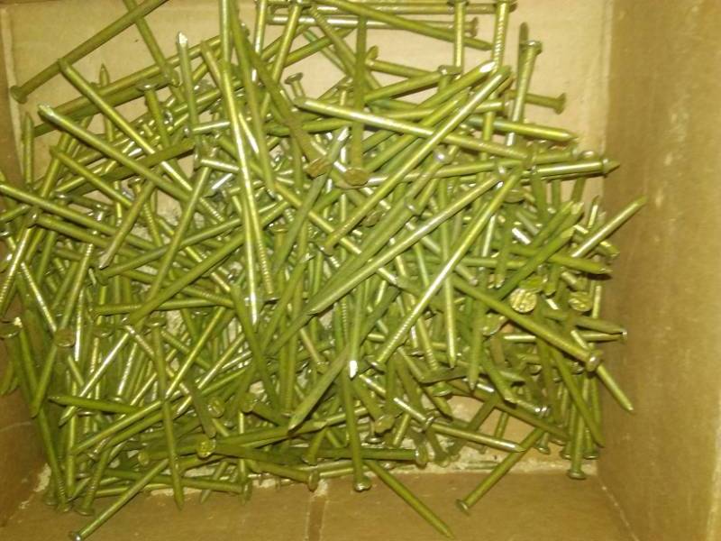 lot 15 image: Nails, green coated Sinker nails, 6 lb