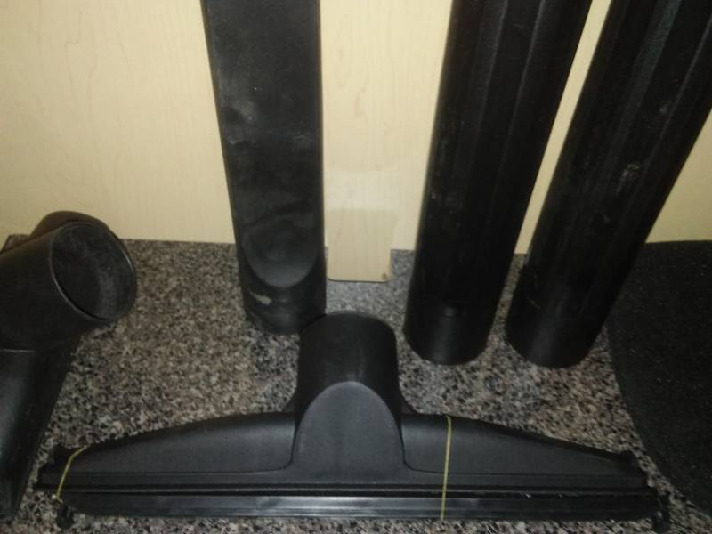lot 16 image: Shop vac replacement hose and accessories - new.