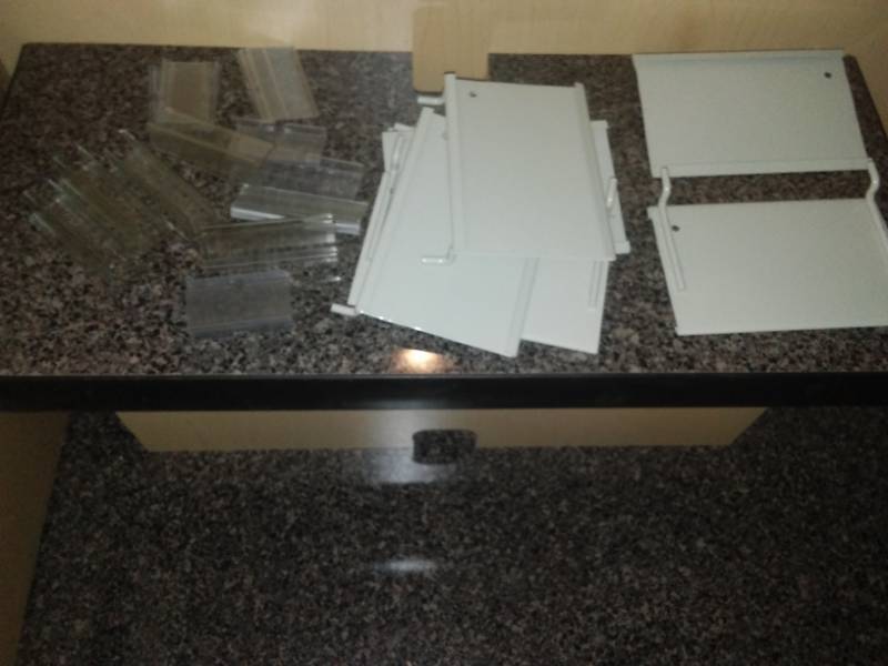 lot 26 image: 500 plastic retail shelf tag clips and more.
