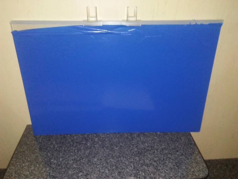 lot 27 image: 10 heavy duty plastic sign holders with clamps.