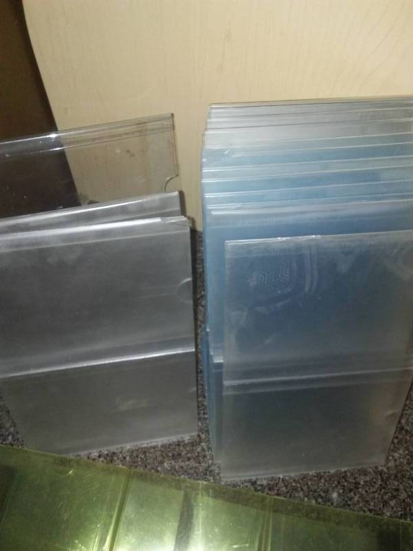 lot 34 image: Tag holders - 15 stand ups, some new.