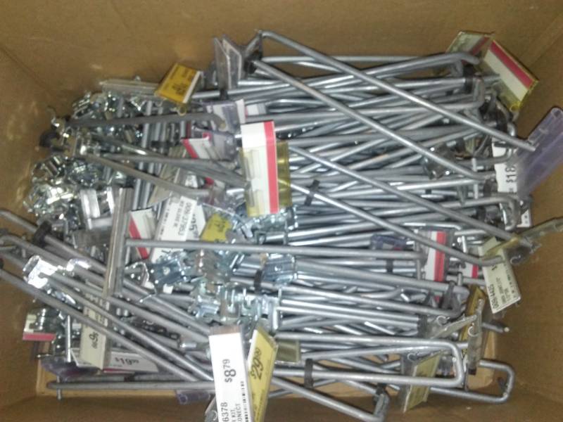 lot 41 image: Metal pegboard hooks and bases - 50.