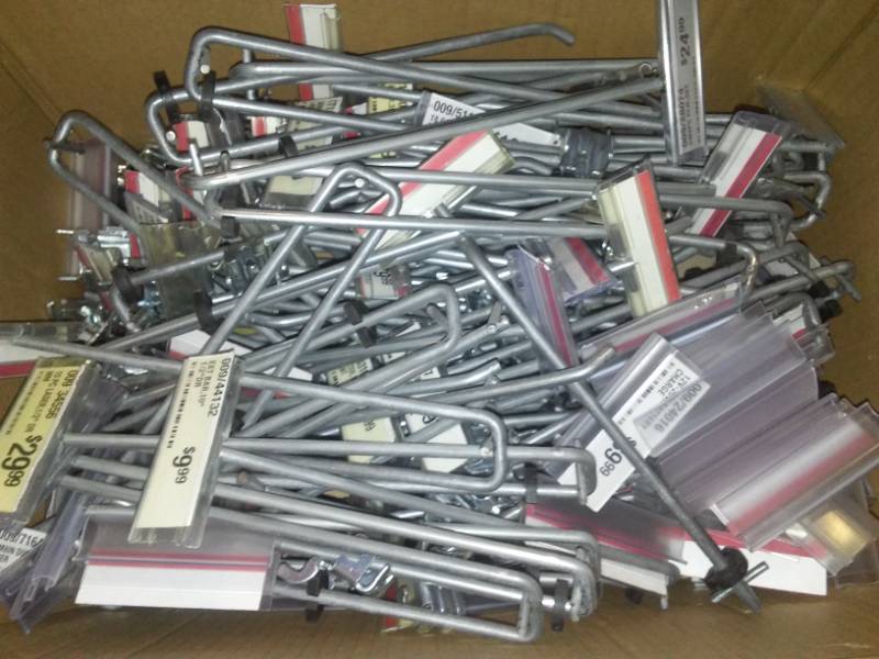 lot 42 image: Metal pegboard hooks and bases - 40.