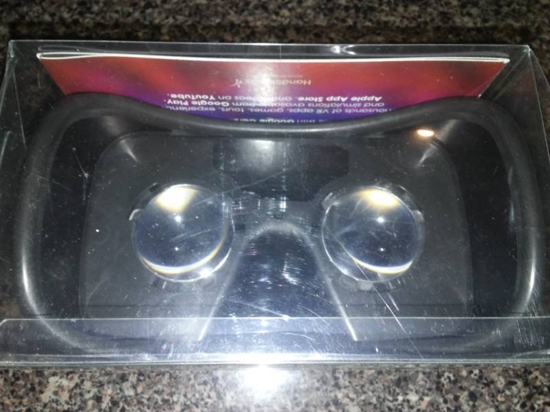 lot 70 image: Virtual reality glasses - new in box.
