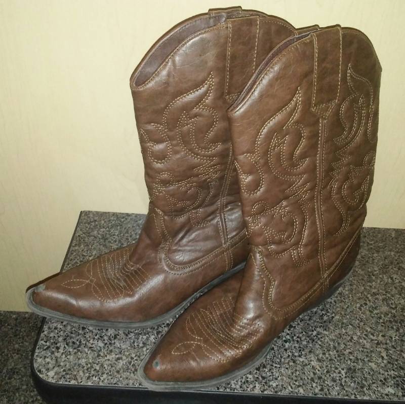 lot 73 image: Madden dirt western boot - mens size 8.