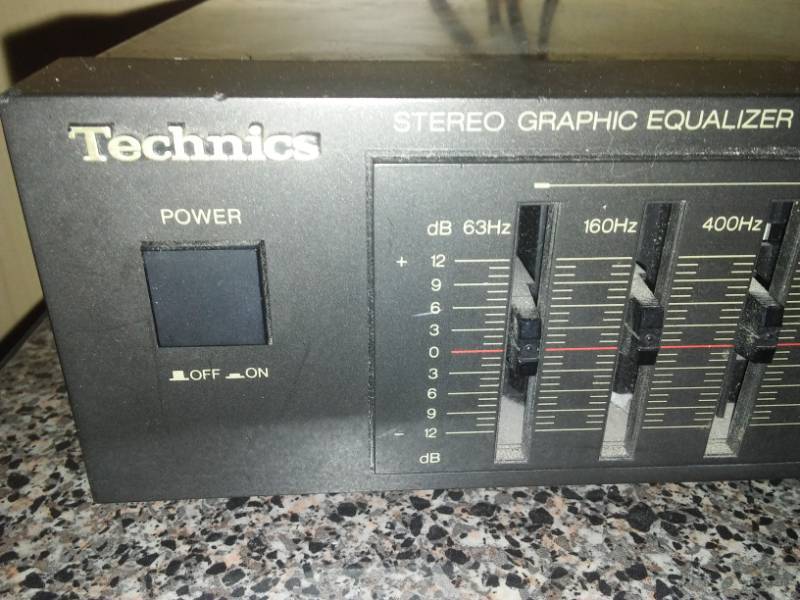 lot 81 image: Technics equalizer 17 w