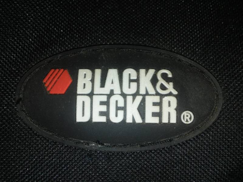 lot 91 image: Black and Decker 12v Drill with bag, bits, battery, charger