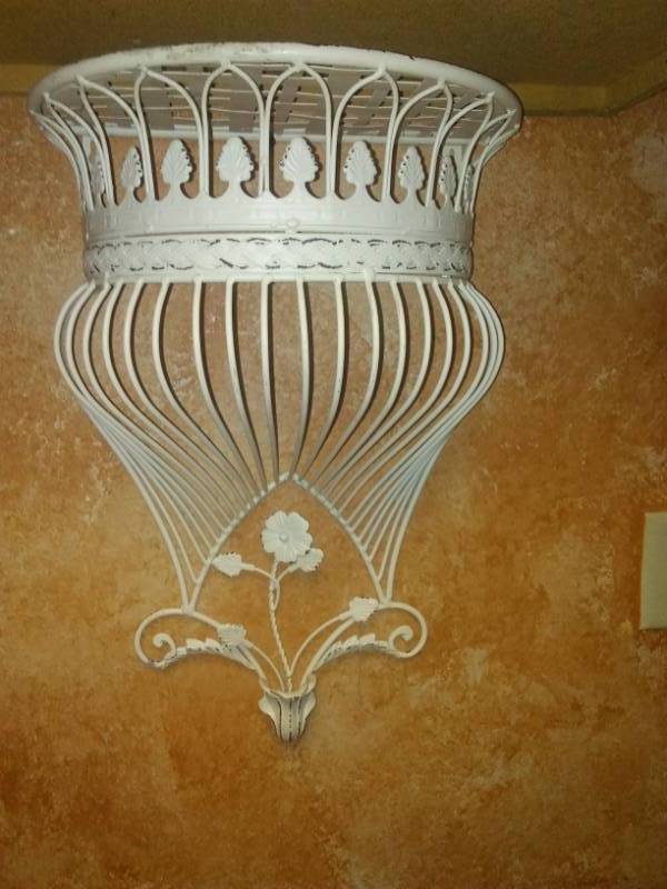 lot 116 image: White Metal Wall Dcor, Shelf