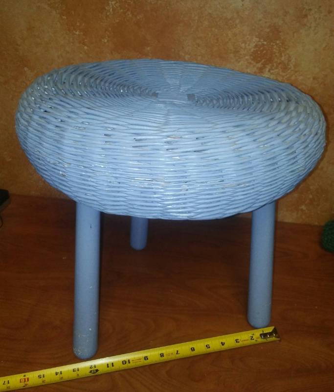 lot 119 image: 3-Legged Wicker Stool, sturdy.