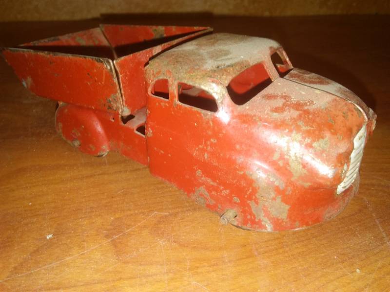 lot 123 image: Vintage Metal Dump Truck, rubber tires, circa 1950s