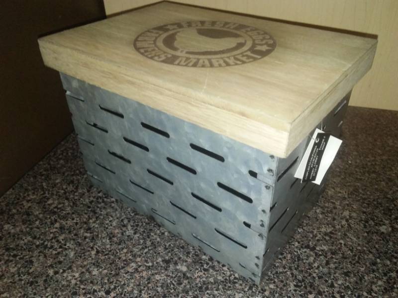 lot 155 image: Metal Tin Wood Cover  New