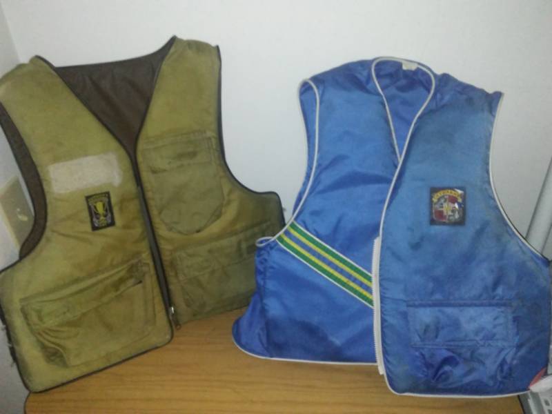 lot 168 image: Stearns Life Jackets (2)  XL