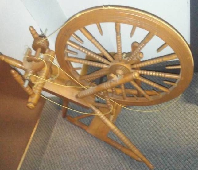 lot 181 image: Vintage Spinning Wheel  21 in. Diameter.