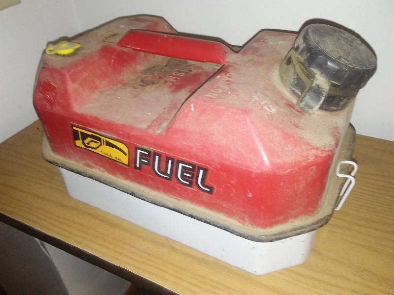 lot 184 image: Gas Tank and toolbox together  Vintage.