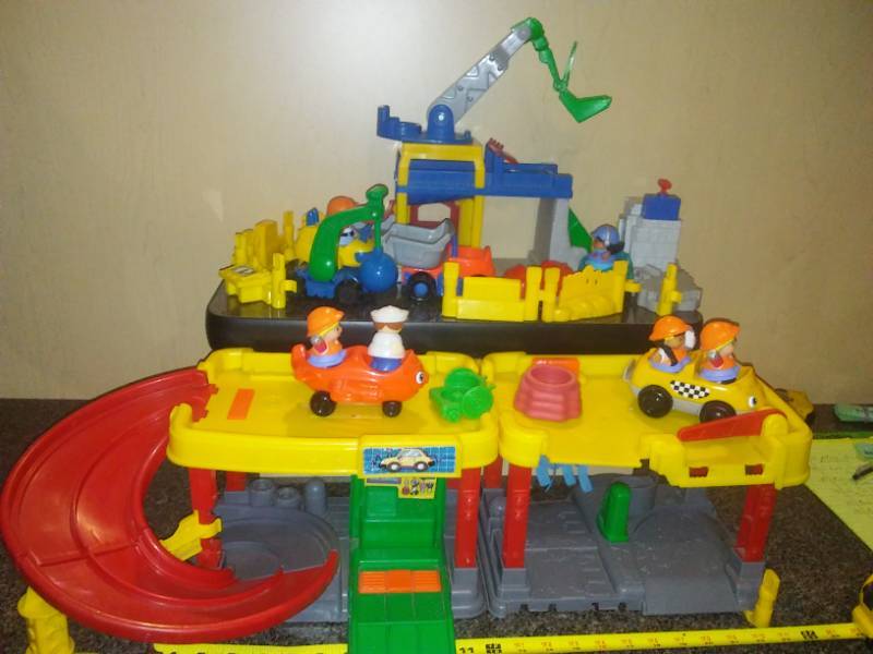 lot 193 image: Little Tykes Car Wash and Construction Mining Sets