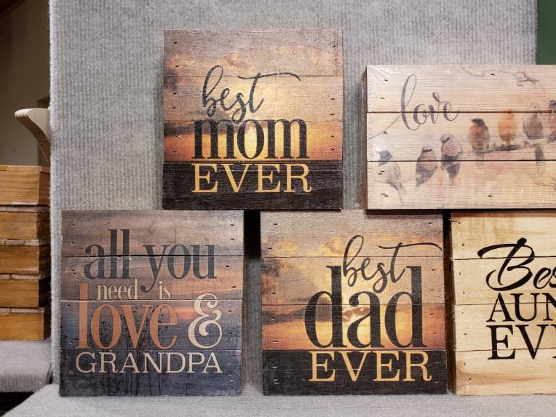 lot 160 image: (8) Kim Norlien, etc Prints on Wood Blocks with Various Sayings