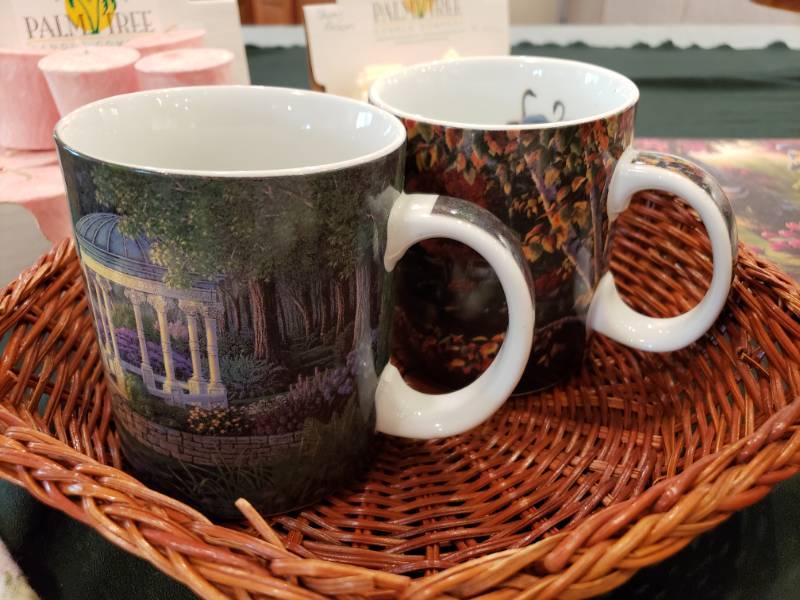 lot 193 image: Large Group of Candles, Kim Norlien Coffee Mugs & Cutting Board, Kitchen Items, Etc.