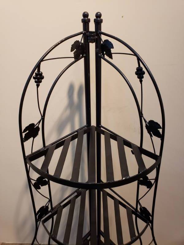 lot 211 image: 5 Metal Display  Retail  Plant Stand