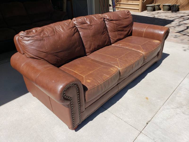 lot 217 image: Very Comfortable Couch with Exposed Thumbnails