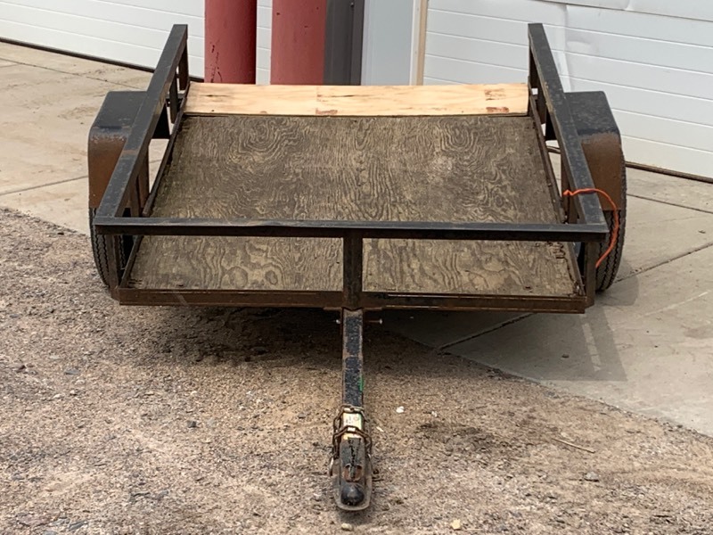 lot 2 image: Single-Axle Yard  Garden Trailer