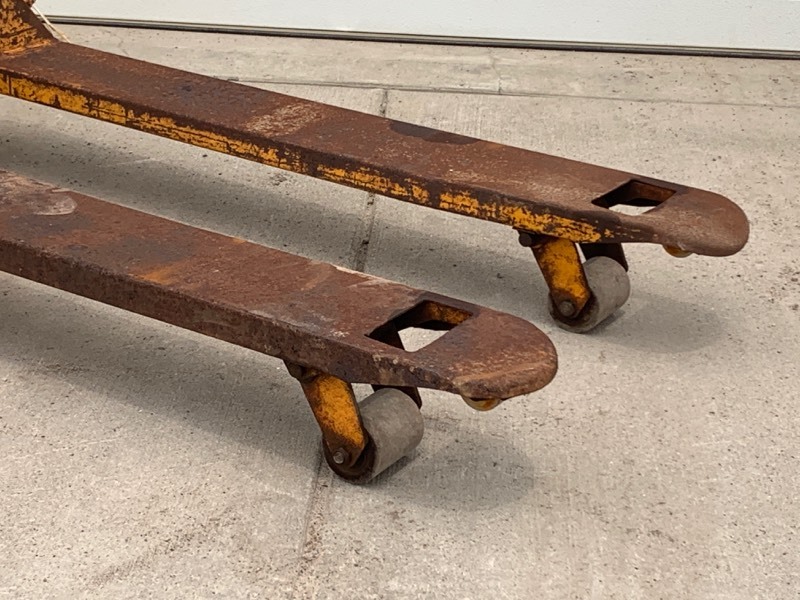 lot 34 image: Lift-Rite Pallet Jack