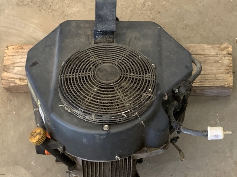 lot 15 image: Kawasaki Lawn Mower Engine