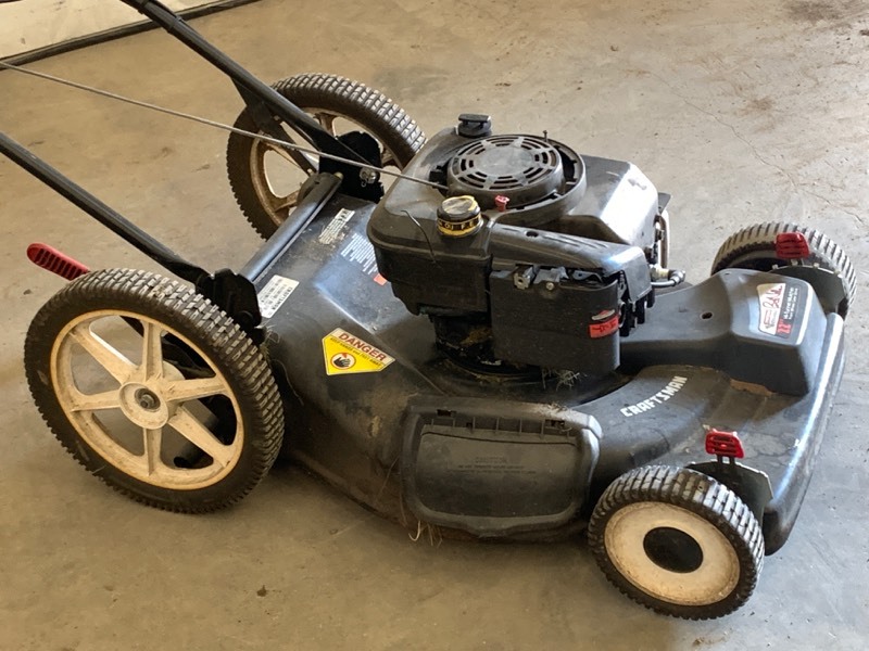 lot 4 image: Craftsman 22 Lawn Mower