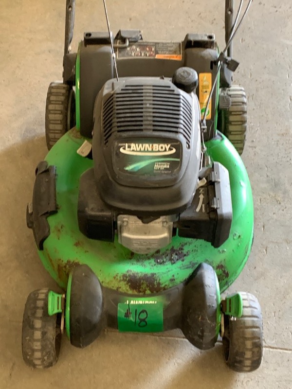 lot 18 image: Lawn Boy 21 Lawn Mower