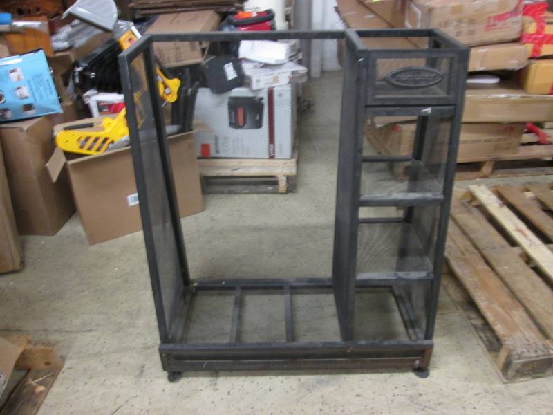 lot 8 image: Suncast Mesh Organizer...