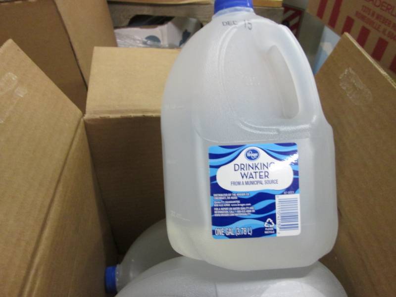 lot 34 image: 3 Cases of 4 Gallons Kroger Drinkin...