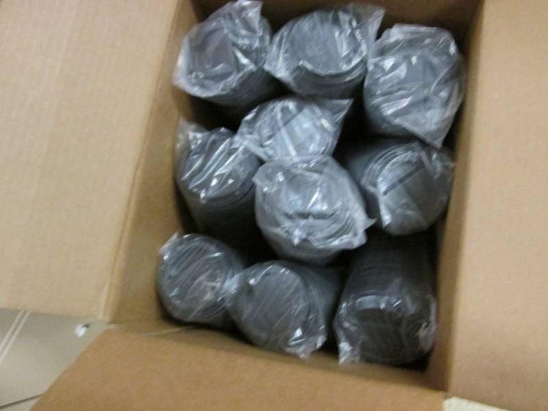 lot 59 image: Case of 1000 Black Lids for 24 oz S...