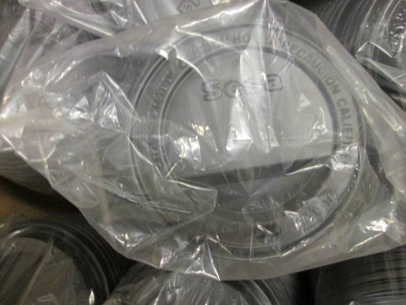 lot 60 image: Case of 1000 Black Lids for 24 oz S...