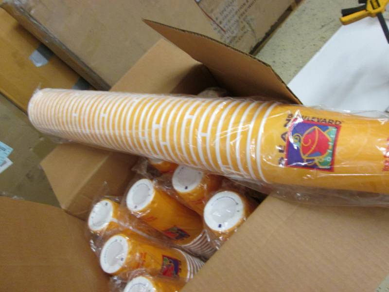 lot 63 image: Case of 480 - 33 oz Insulated Cups ...